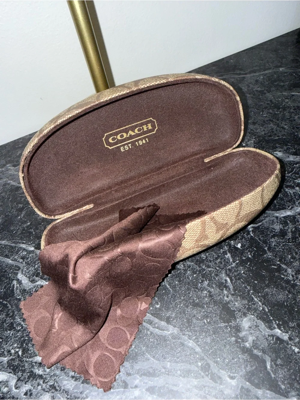 Coach authentic hard